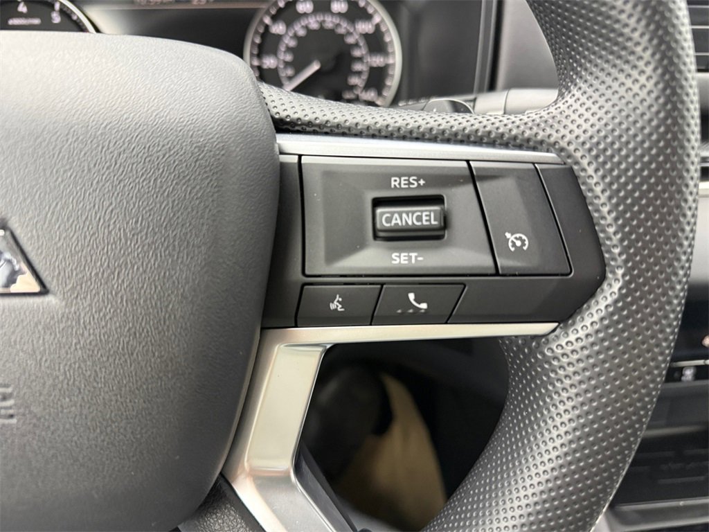 New 2025 Mitsubishi Outlander ES image 34