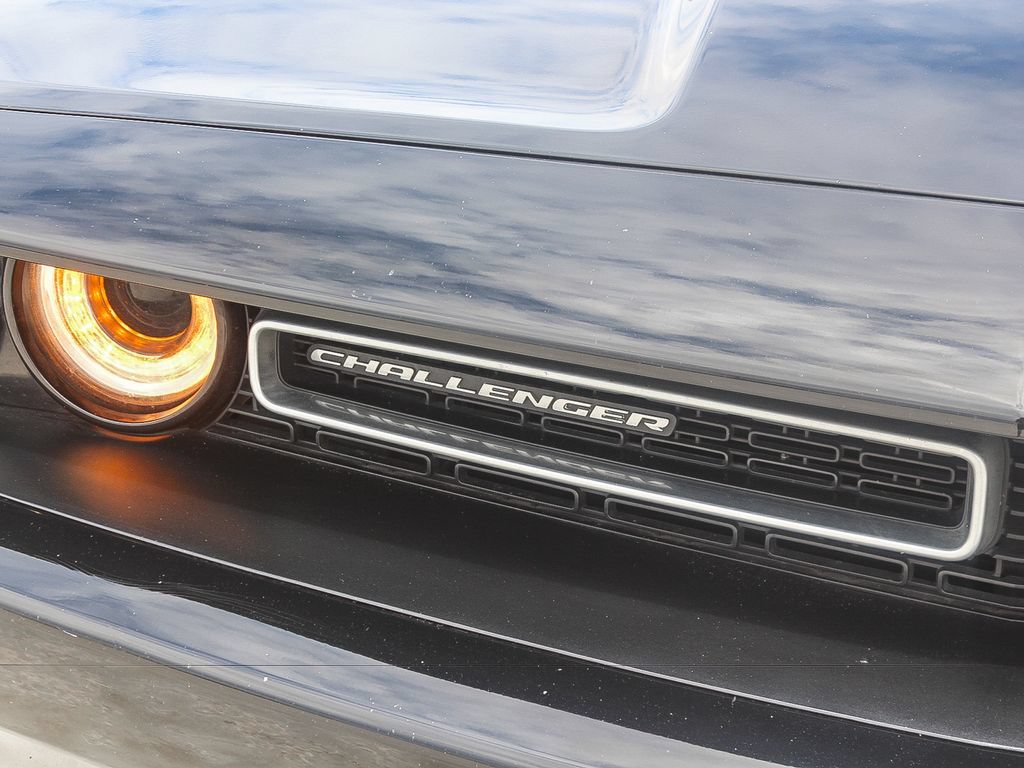 Used 2019 Dodge Challenger SXT RWD image 12
