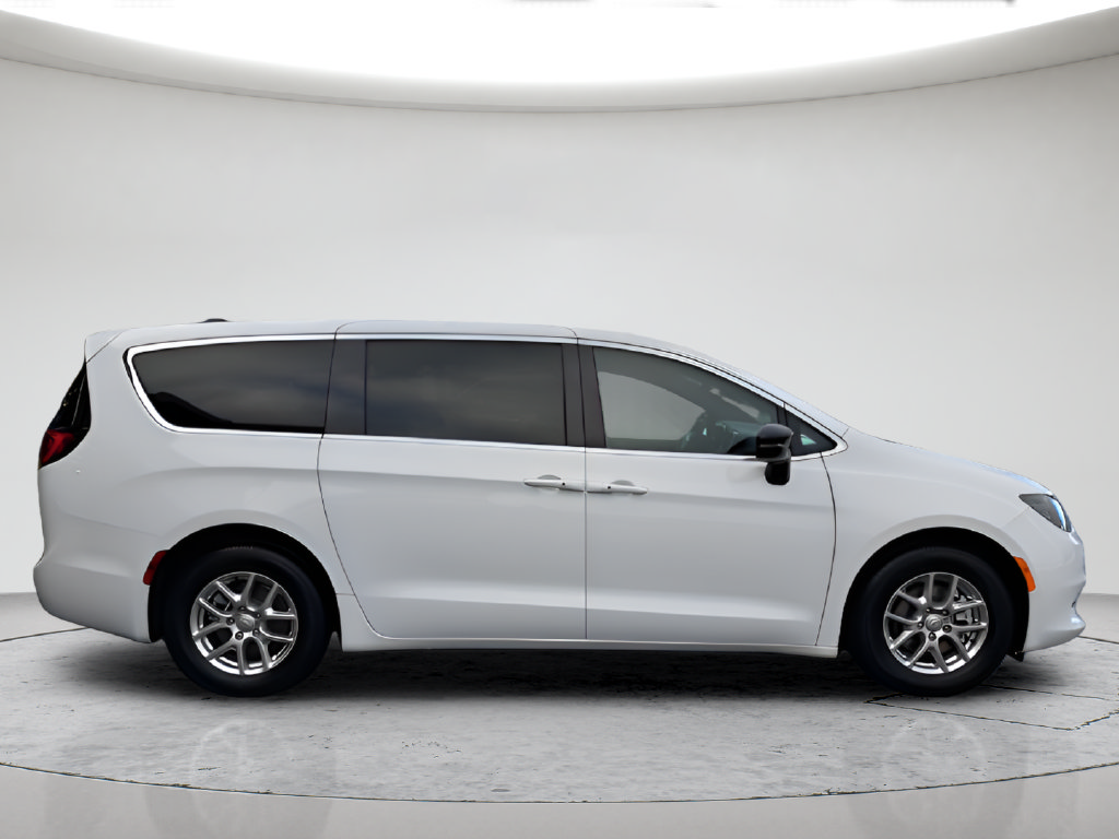 New 2026 Chrysler Voyager LX FWD image 4