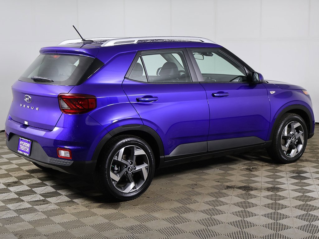 Certified 2025 Hyundai Venue Limited image 9