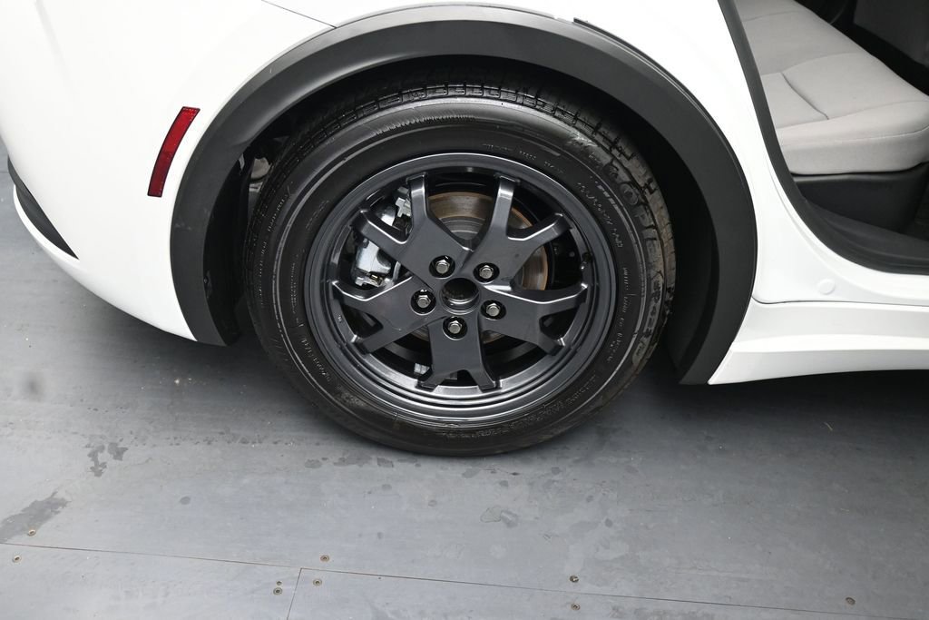 Used 2024 Toyota Prius LE FWD image 14