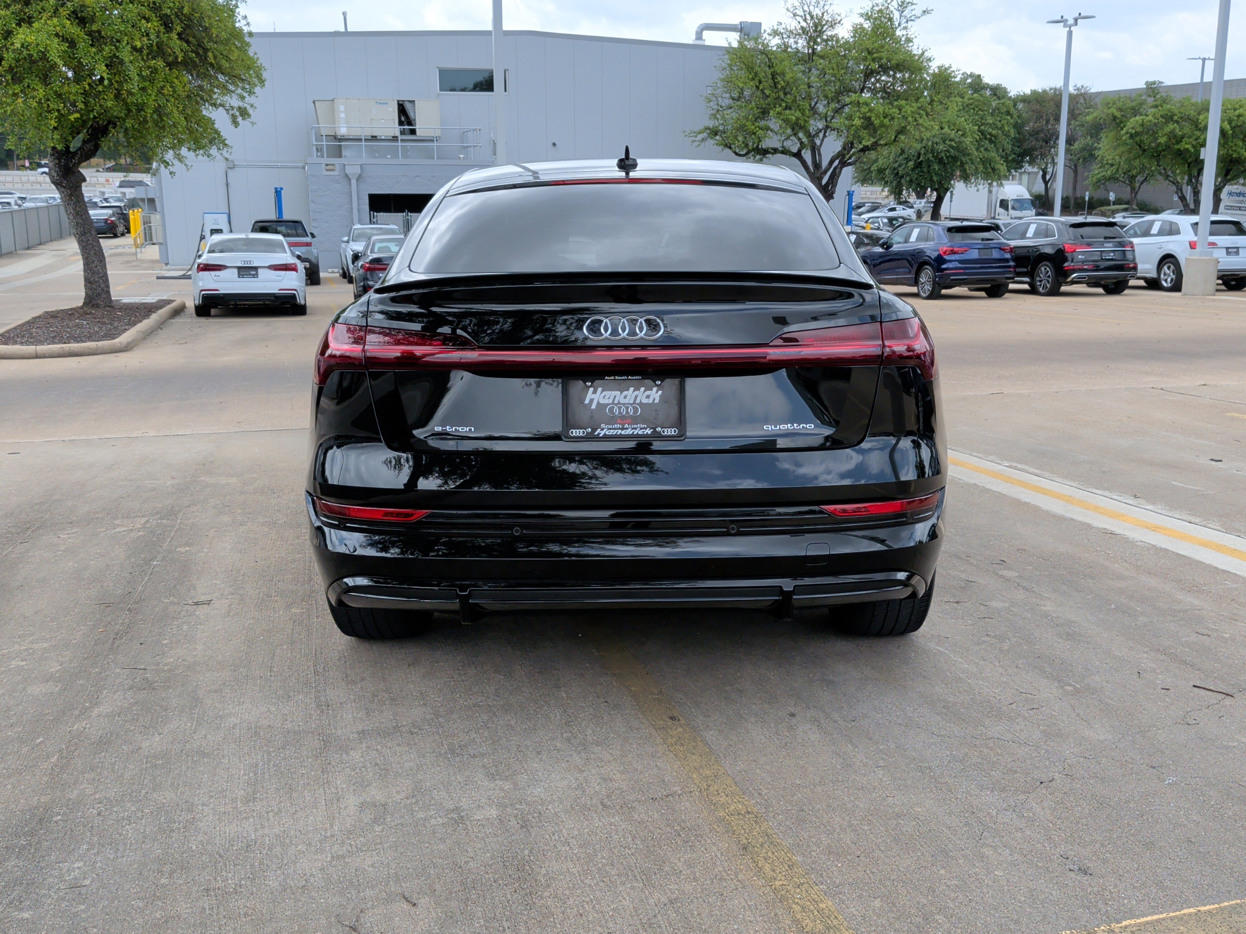 Used 2023 Audi e-tron Premium Plus image 9
