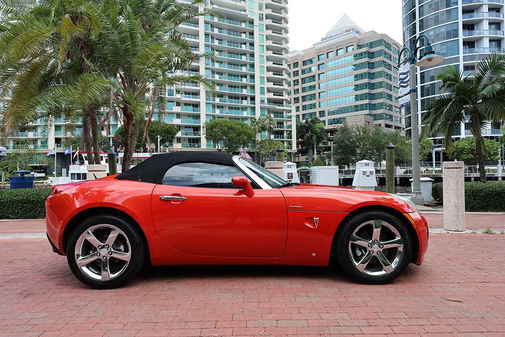 Used 2008 Pontiac Solstice GXP w/ Premium Package RWD image 15