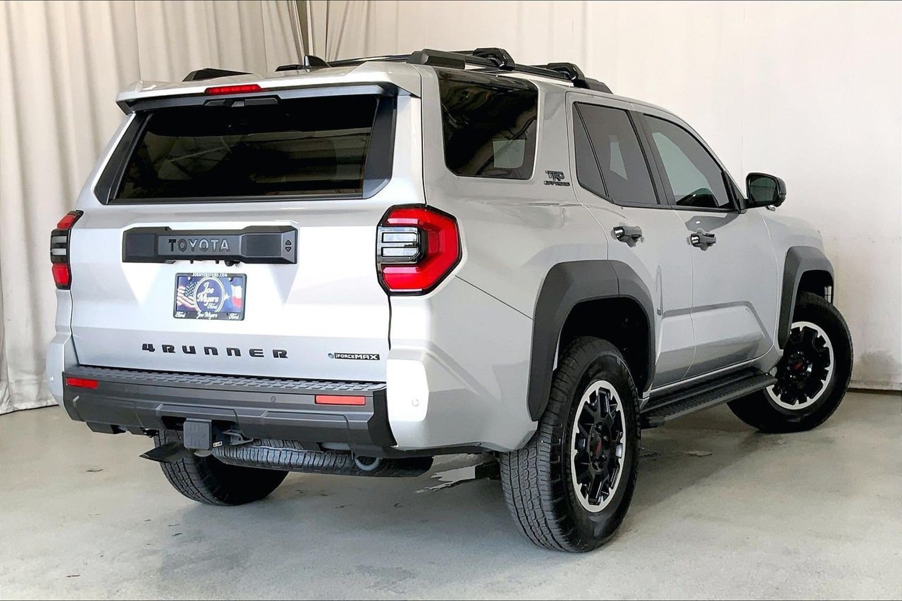 Used 2025 Toyota 4Runner TRD Off-Road Premium AWD/4WD image 13