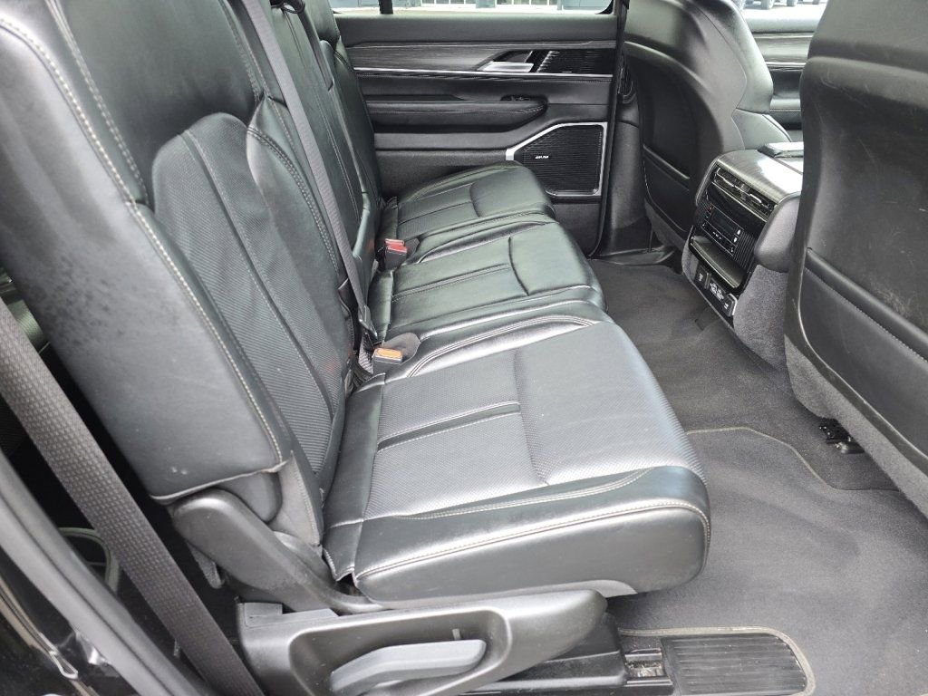 Used 2024 Jeep Wagoneer L Series II w/ Flexible Seating Group image 18