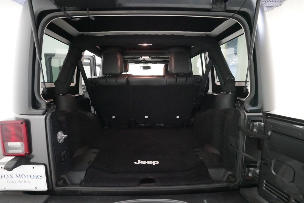 Used 2016 Jeep Wrangler Unlimited Sahara image 10