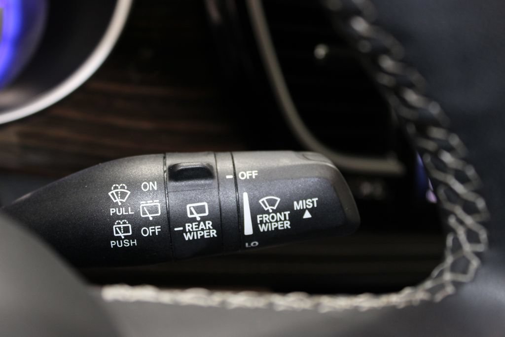 Used 2023 Chrysler Pacifica Limited FWD image 45