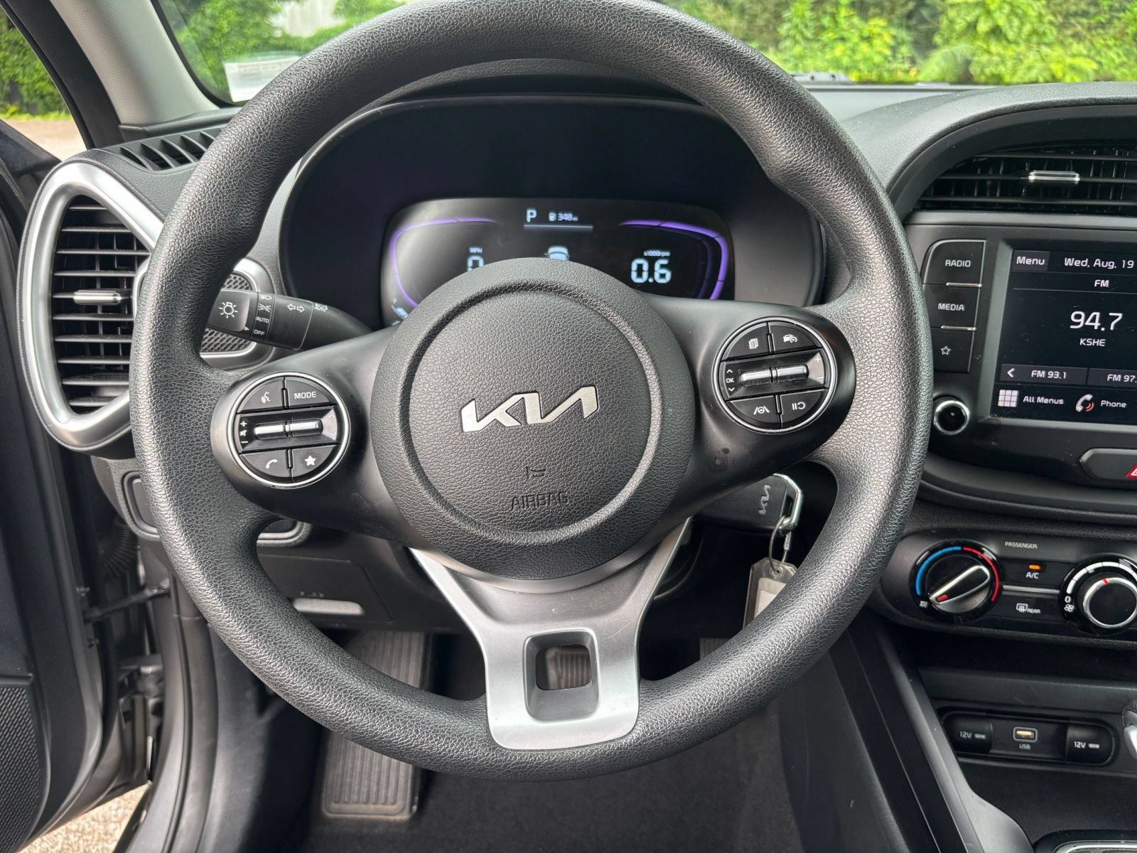 Used 2025 Kia Soul LX w/ LX Technology Package FWD image 31