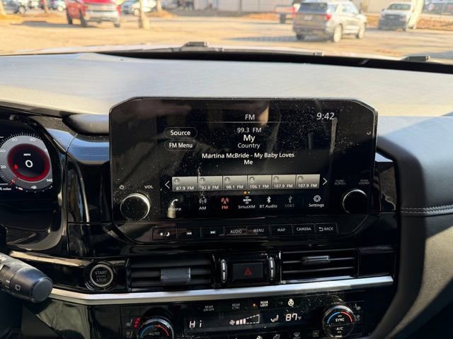 Used 2024 Nissan Pathfinder Platinum image 12