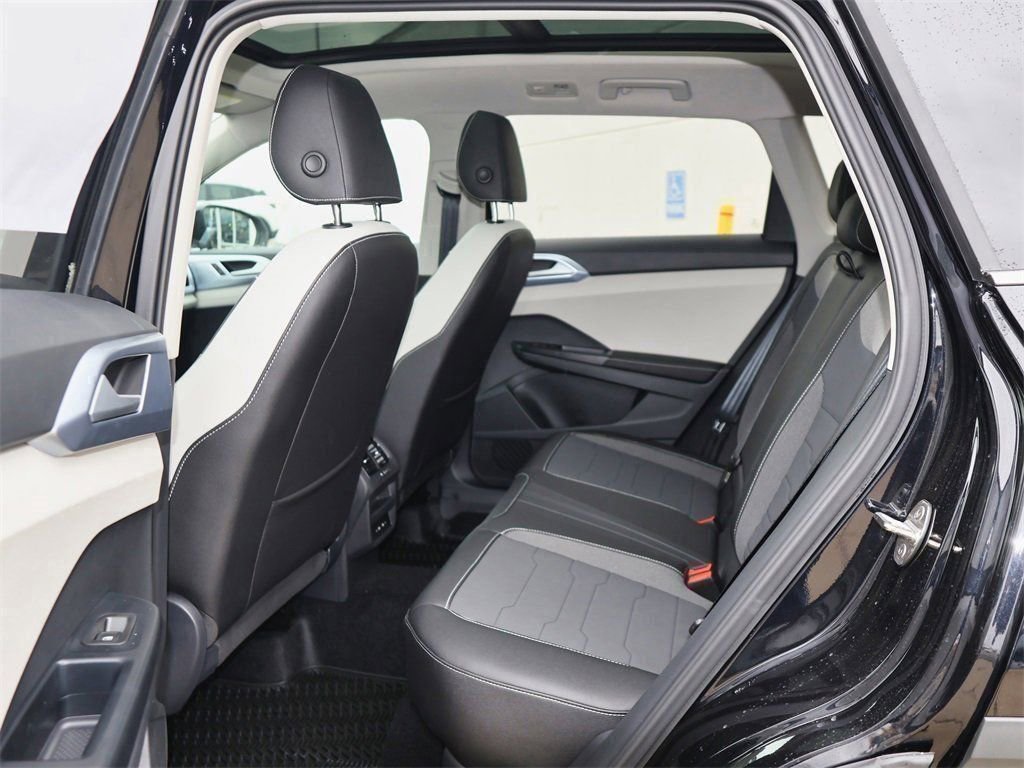 New 2026 Volkswagen Taos SE image 15