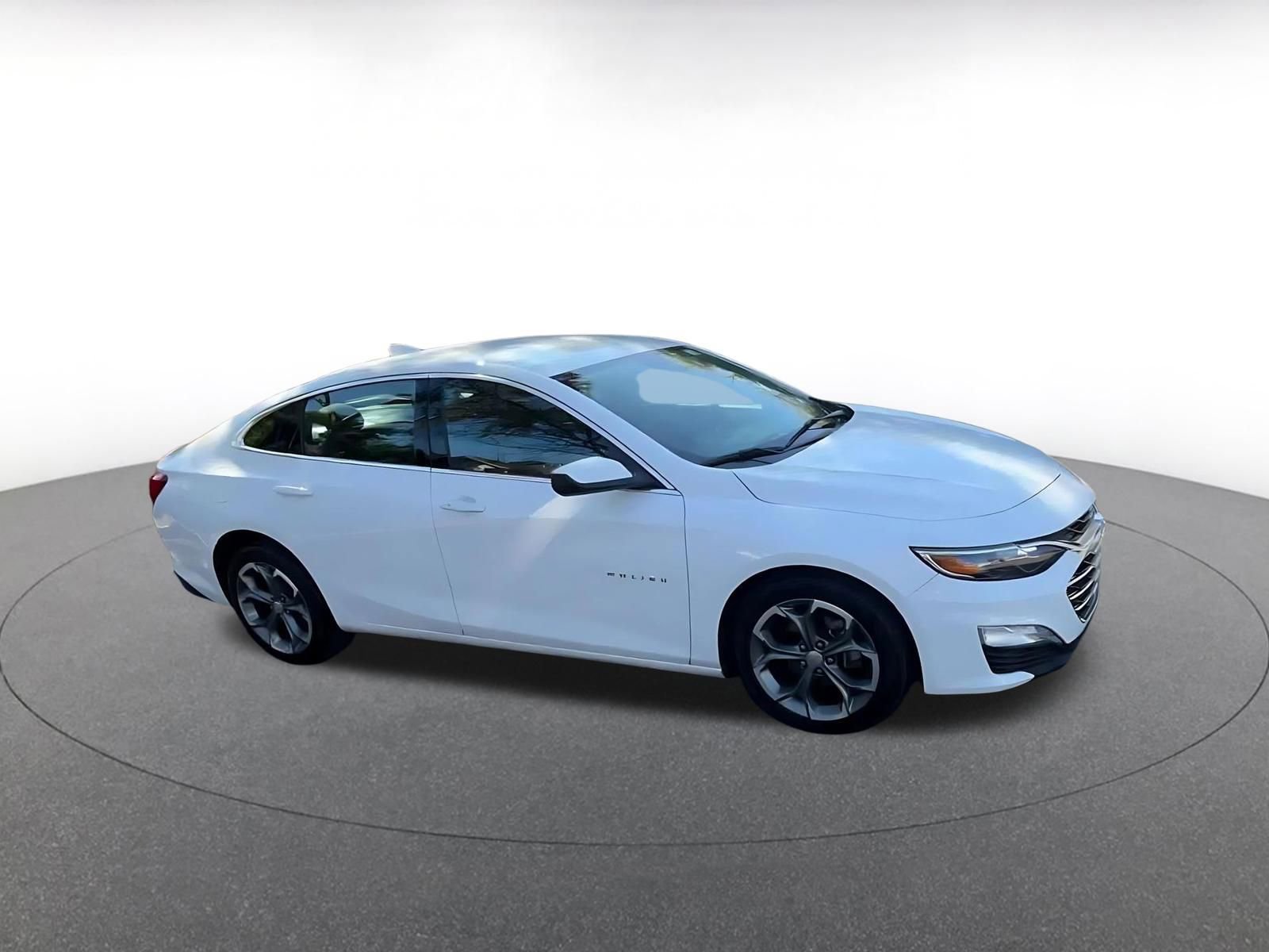 Used 2024 Chevrolet Malibu LT image 2