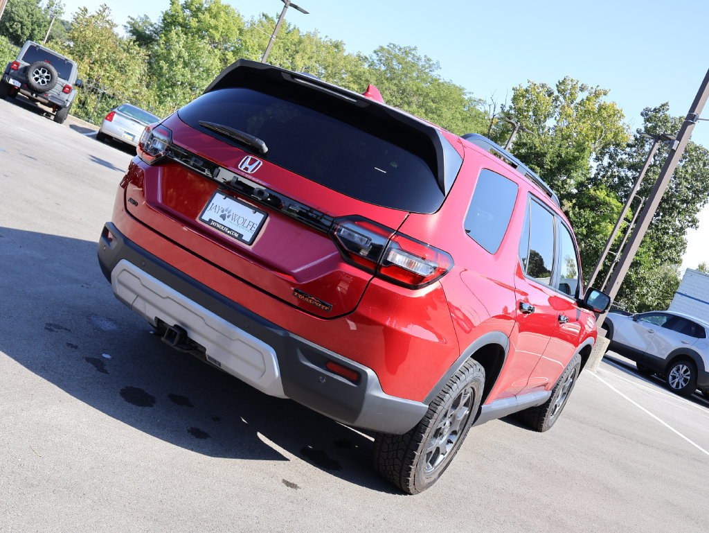 Certified 2025 Honda Pilot TrailSport image 7