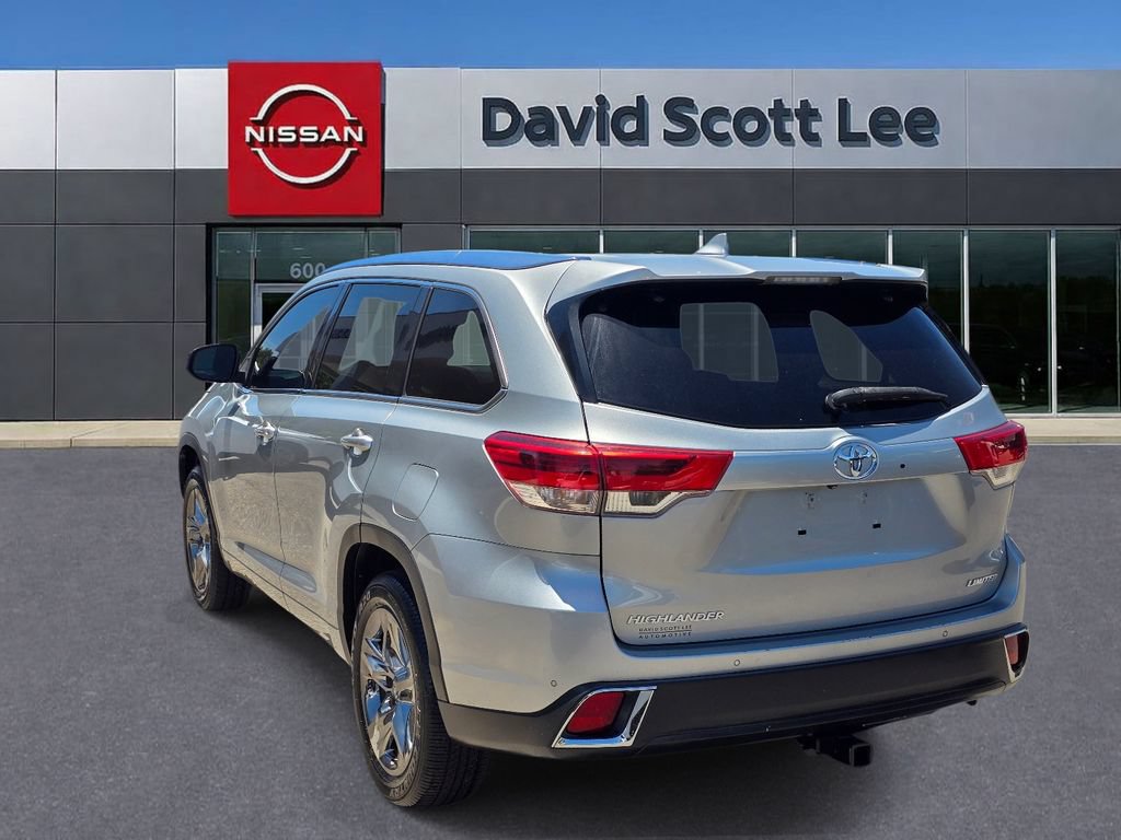 Used 2017 Toyota Highlander Limited Platinum FWD image 3