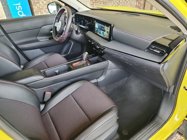 Used 2025 Nissan Kicks SR AWD/4WD image 12