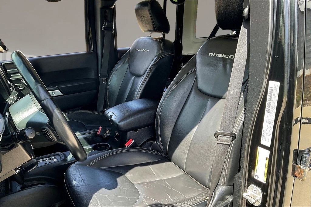 Used 2015 Jeep Wrangler Unlimited Rubicon w/ Connectivity Group AWD/4WD image 19
