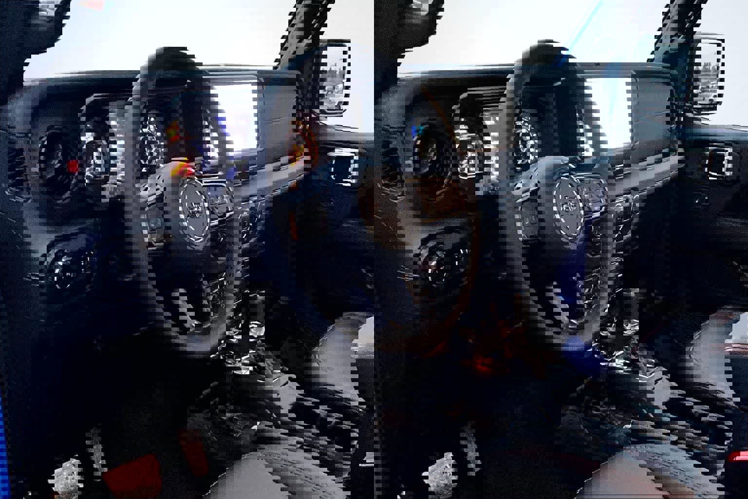 Used 2025 Jeep Wrangler Unlimited Rubicon image 2