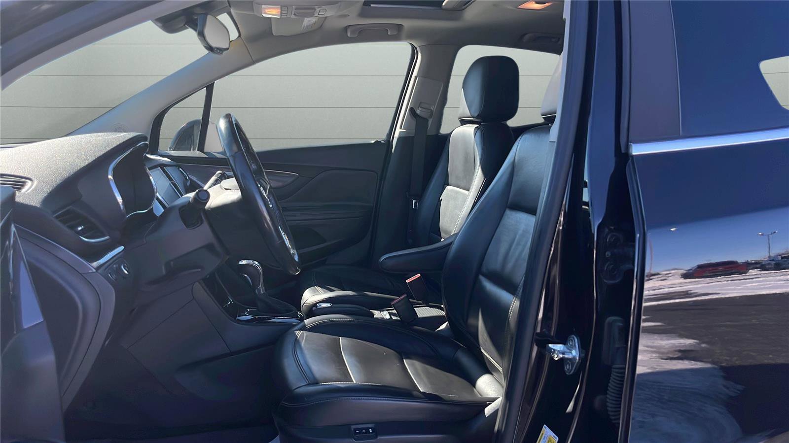 Used 2019 Buick Encore Essence image 4