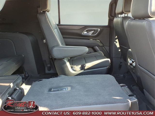 Used 2023 GMC Yukon XL SLT w/ SLT Premium Package image 19
