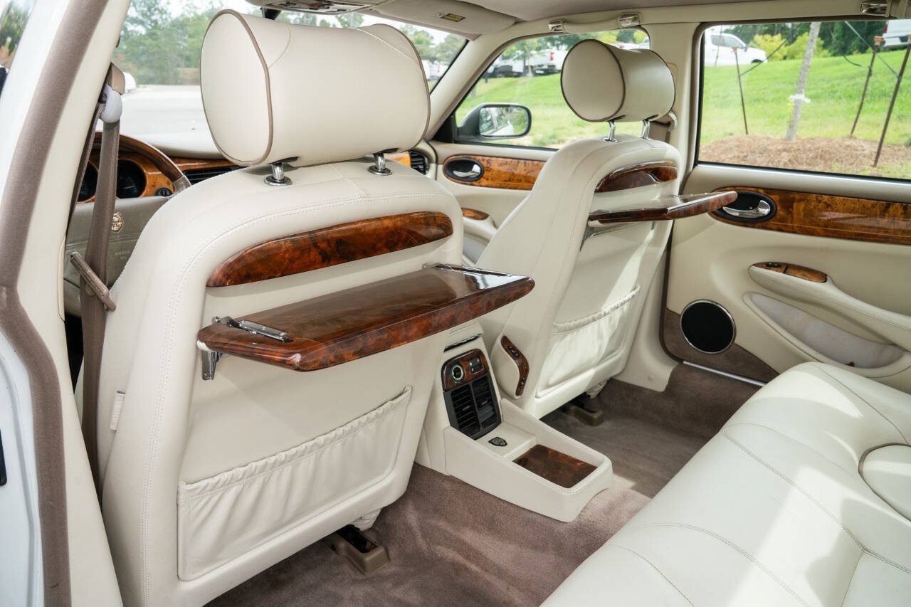 Used 1998 Jaguar XJ8 L RWD image 17