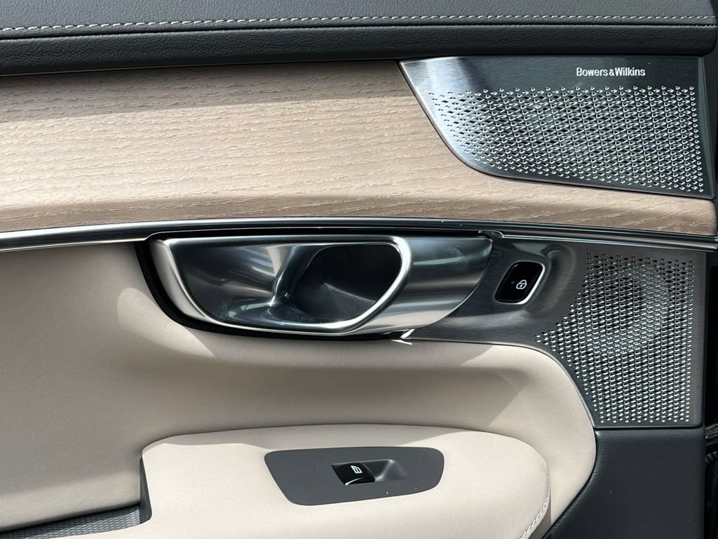 New 2026 Volvo XC90 T8 Ultra w/ Protection Package Premier AWD/4WD image 36