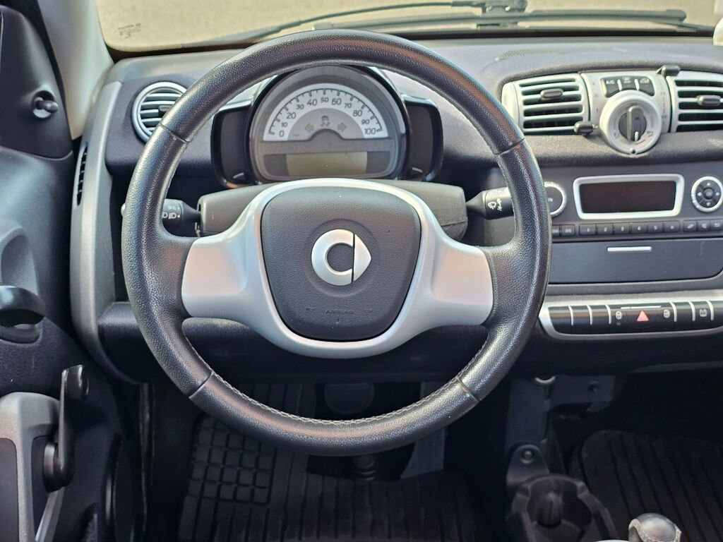 Used 2015 smart fortwo pure image 15