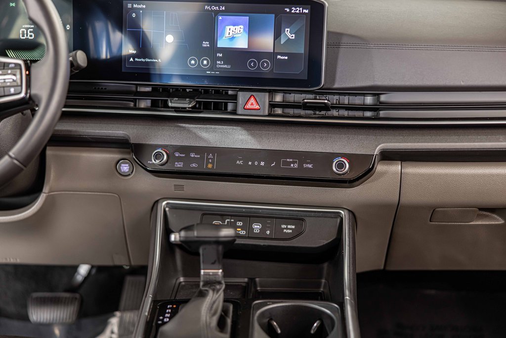 Used 2025 Kia Carnival EX image 38