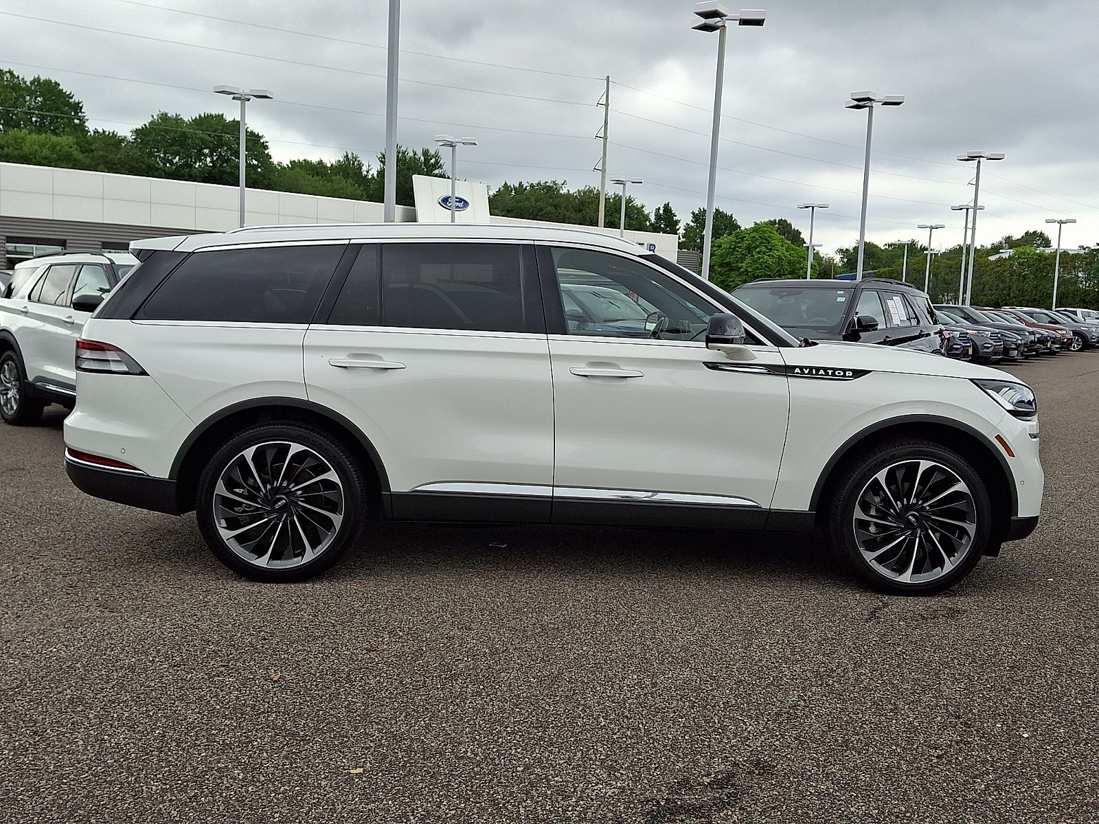 Used 2023 Lincoln Aviator Reserve w/ Equipment Group 201A AWD/4WD image 12