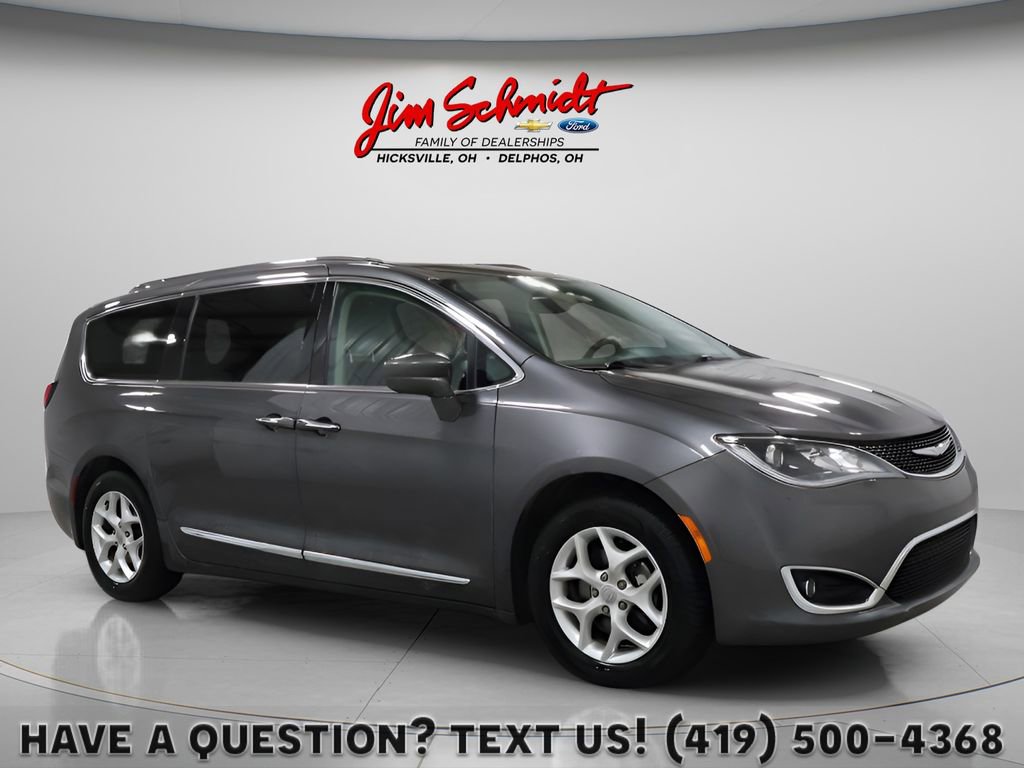 Used 2018 Chrysler Pacifica Touring-L w/ Tire & Wheel Group image 1