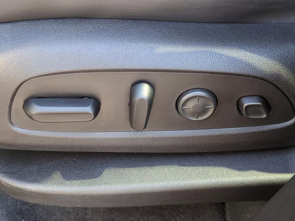 Used 2021 Buick Enclave Avenir w/ Avenir Technology Package image 18