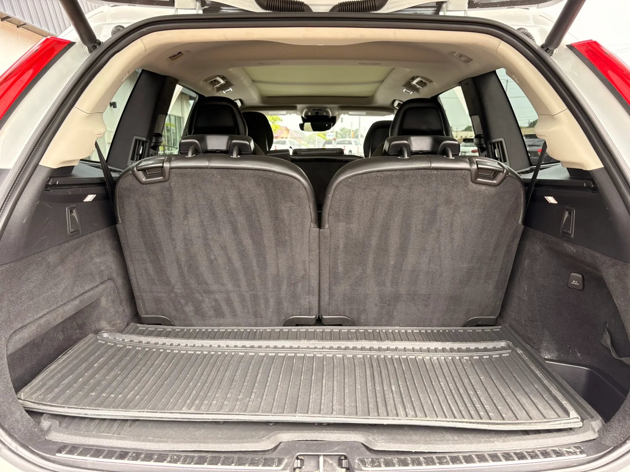 Used 2020 Volvo XC90 T5 Momentum w/ Protection Package Premier AWD/4WD image 9