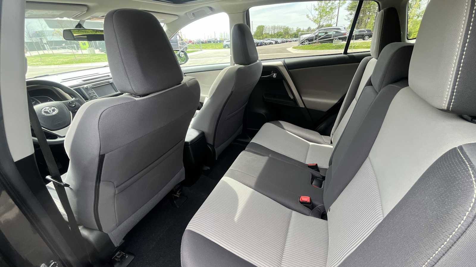 Used 2015 Toyota RAV4 XLE AWD/4WD image 14