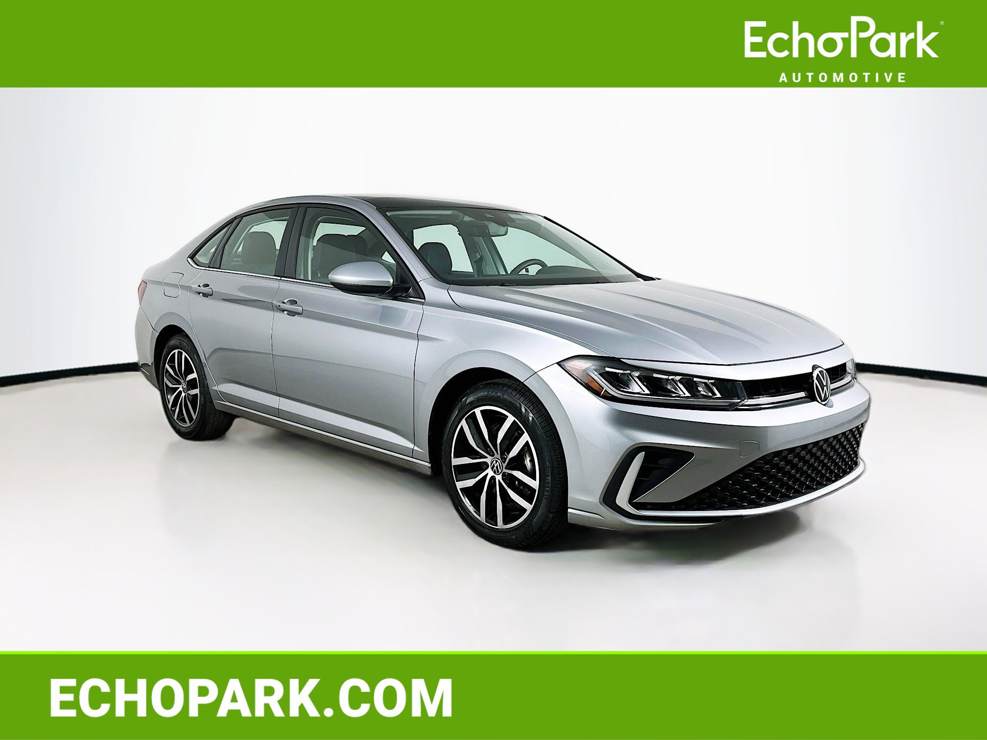 Used 2025 Volkswagen Jetta SE image 1