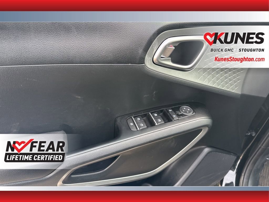 Used 2025 Kia Soul LX FWD image 20