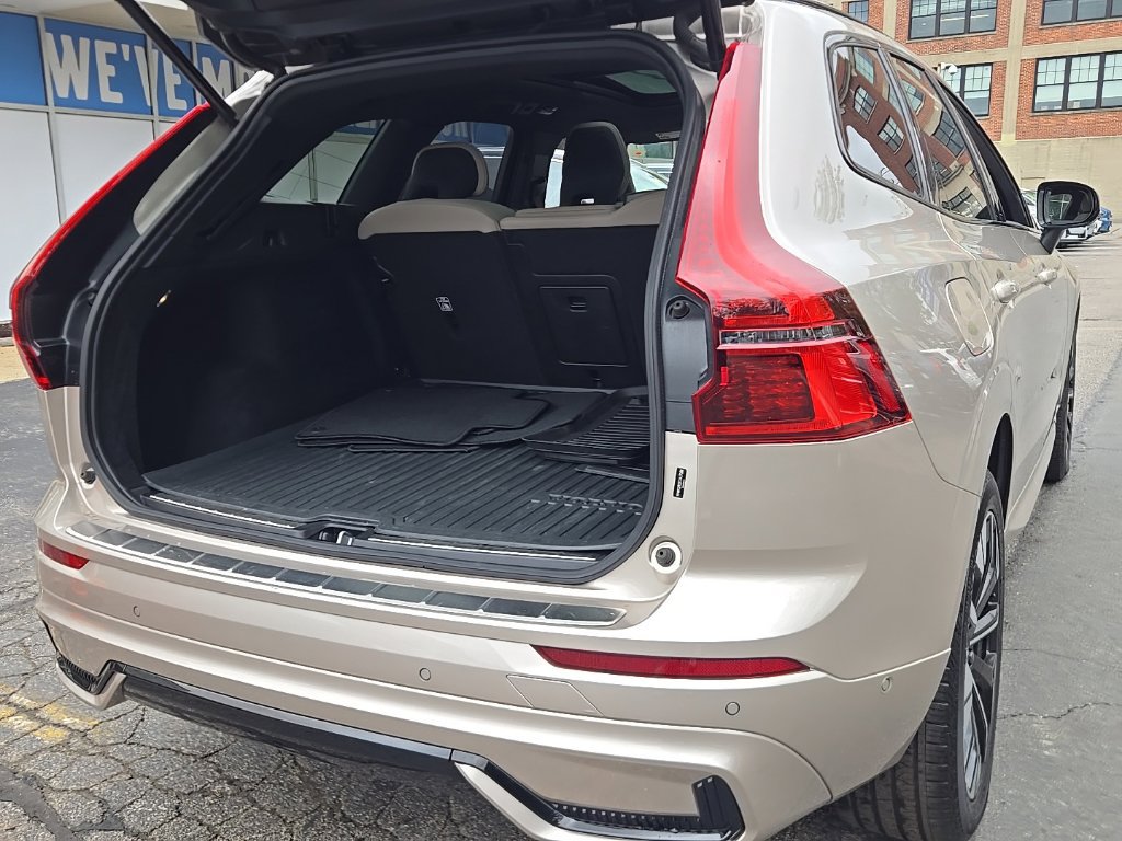 Certified 2026 Volvo XC60 B5 Plus AWD/4WD image 10