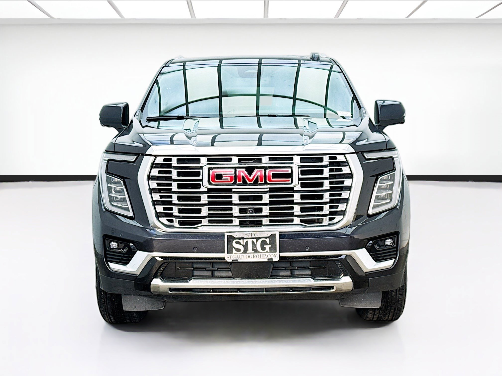 Used 2025 GMC Yukon Denali AWD/4WD image 2