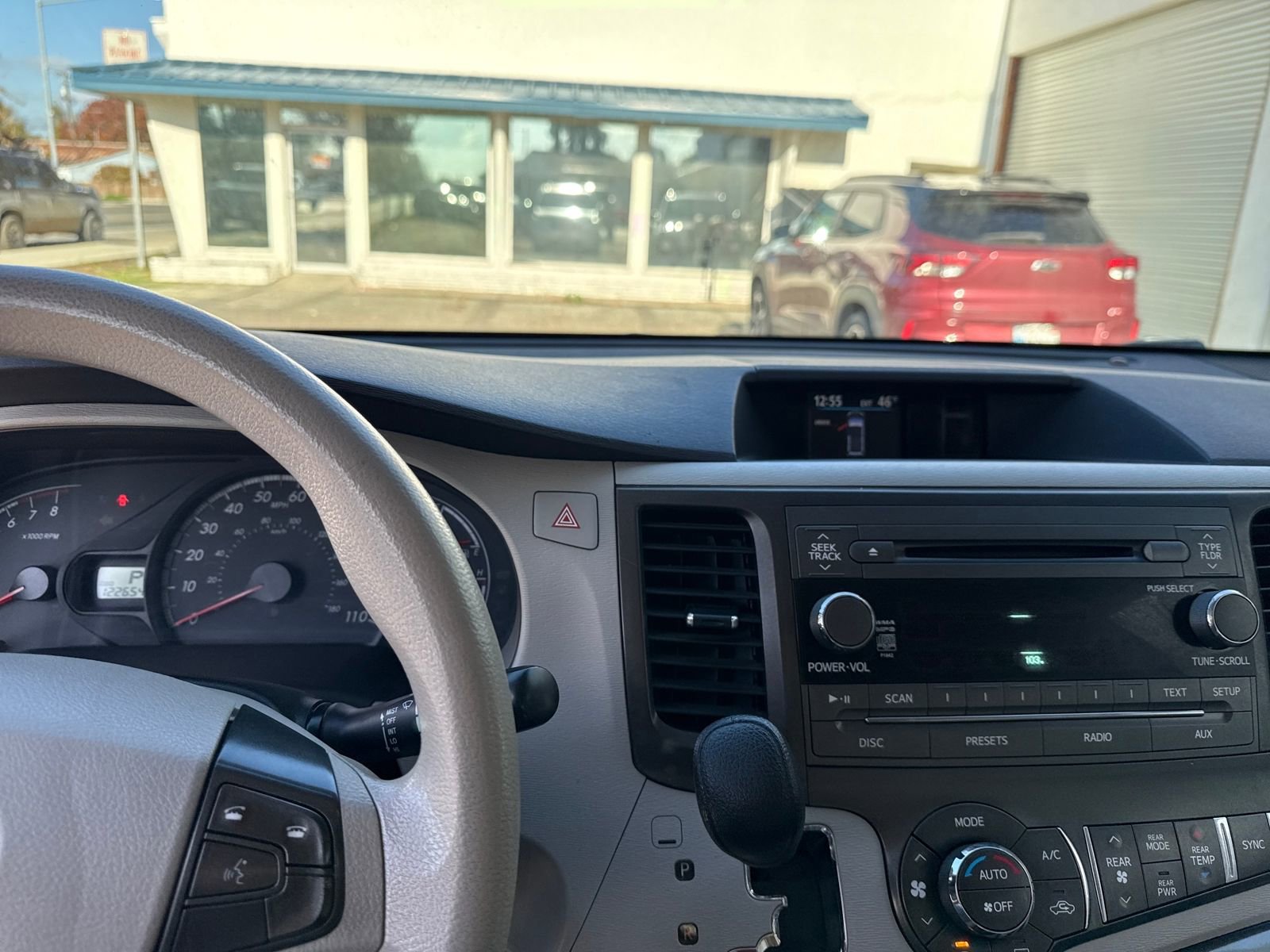 Used 2014 Toyota Sienna LE image 17