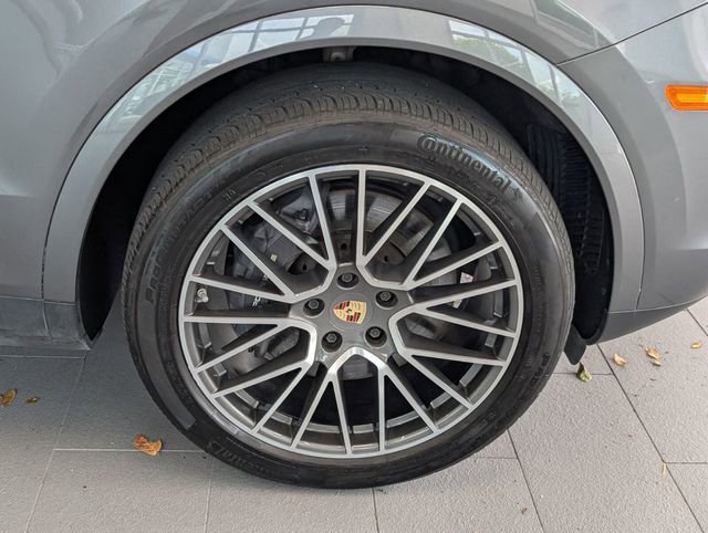 Used 2023 Porsche Cayenne AWD/4WD image 16