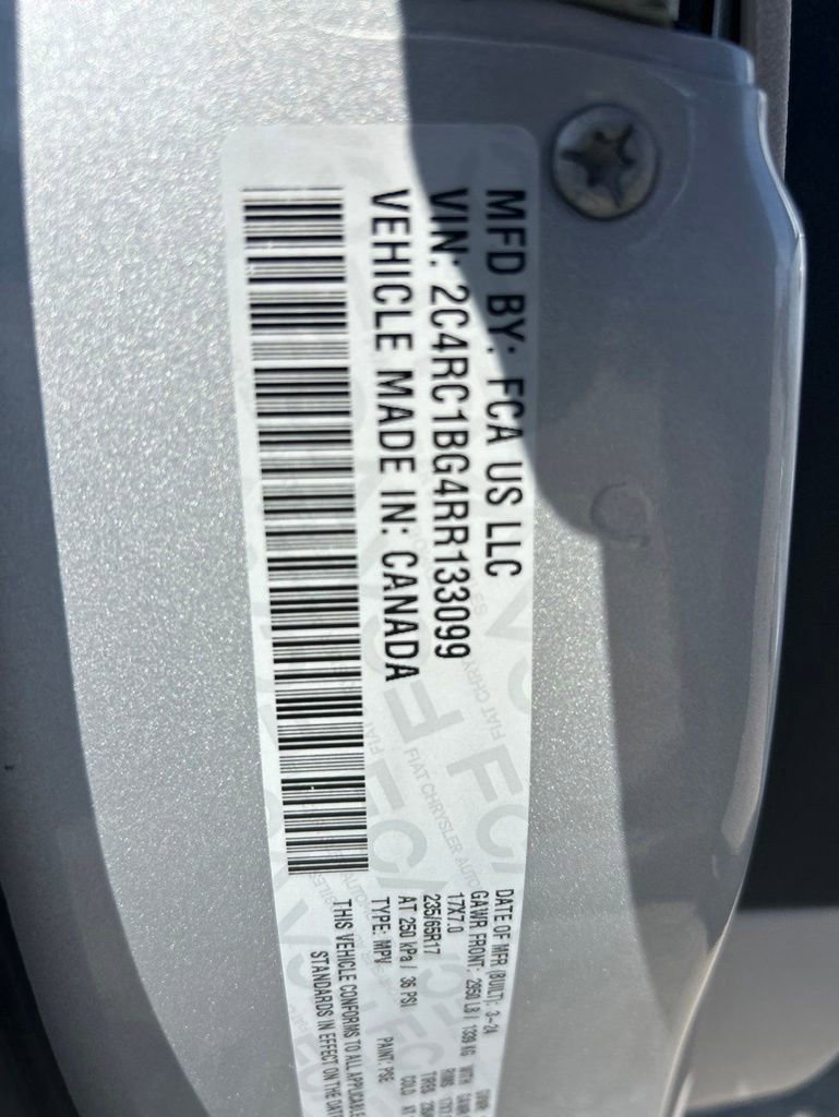 Used 2024 Chrysler Pacifica Touring-L FWD image 47