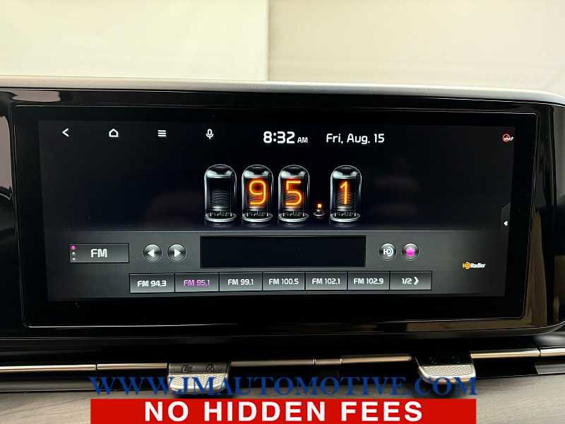 Used 2022 Kia Carnival EX FWD image 25