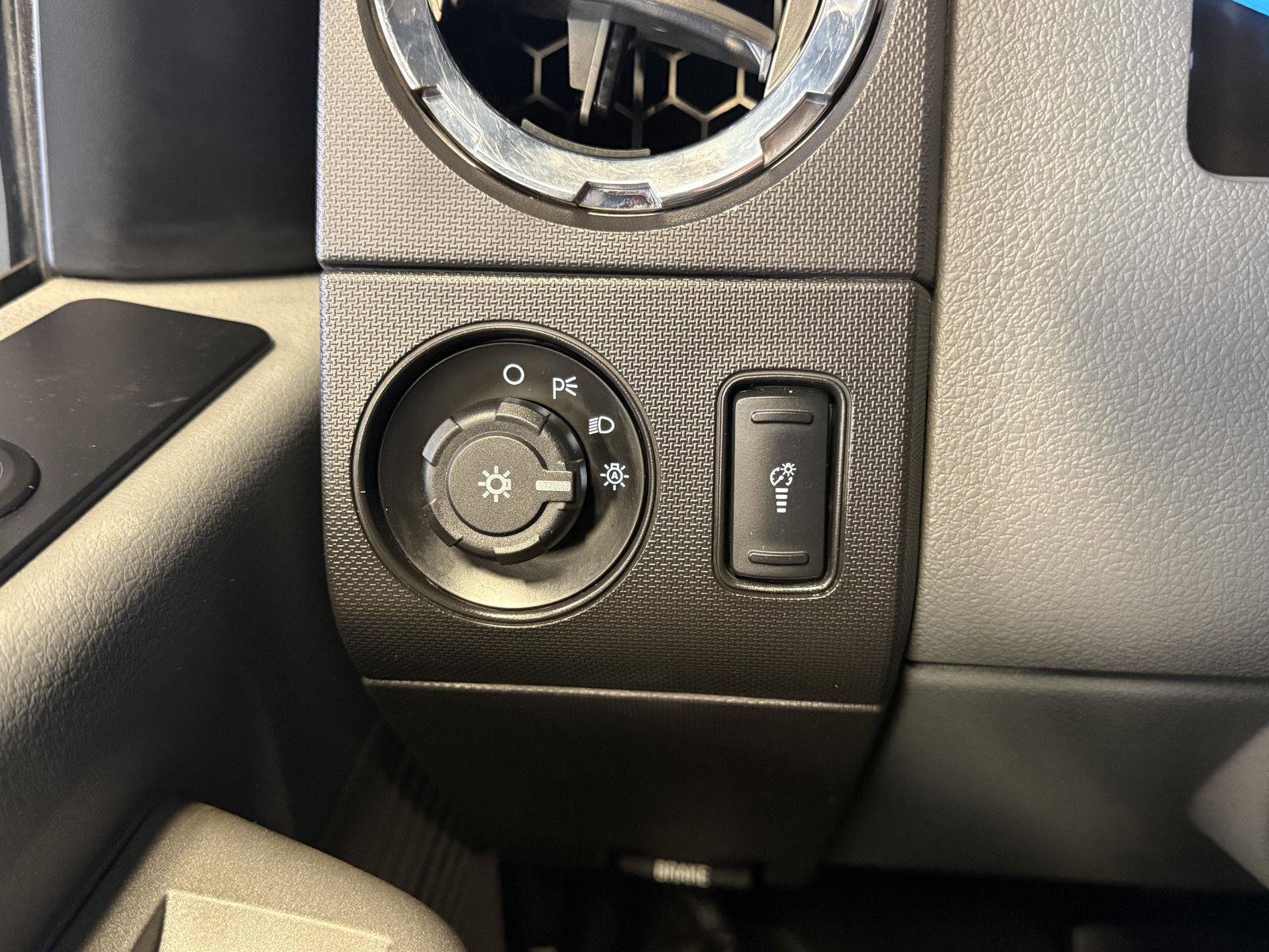 Used 2013 Ford F250 XLT w/ XLT Interior Pkg image 13