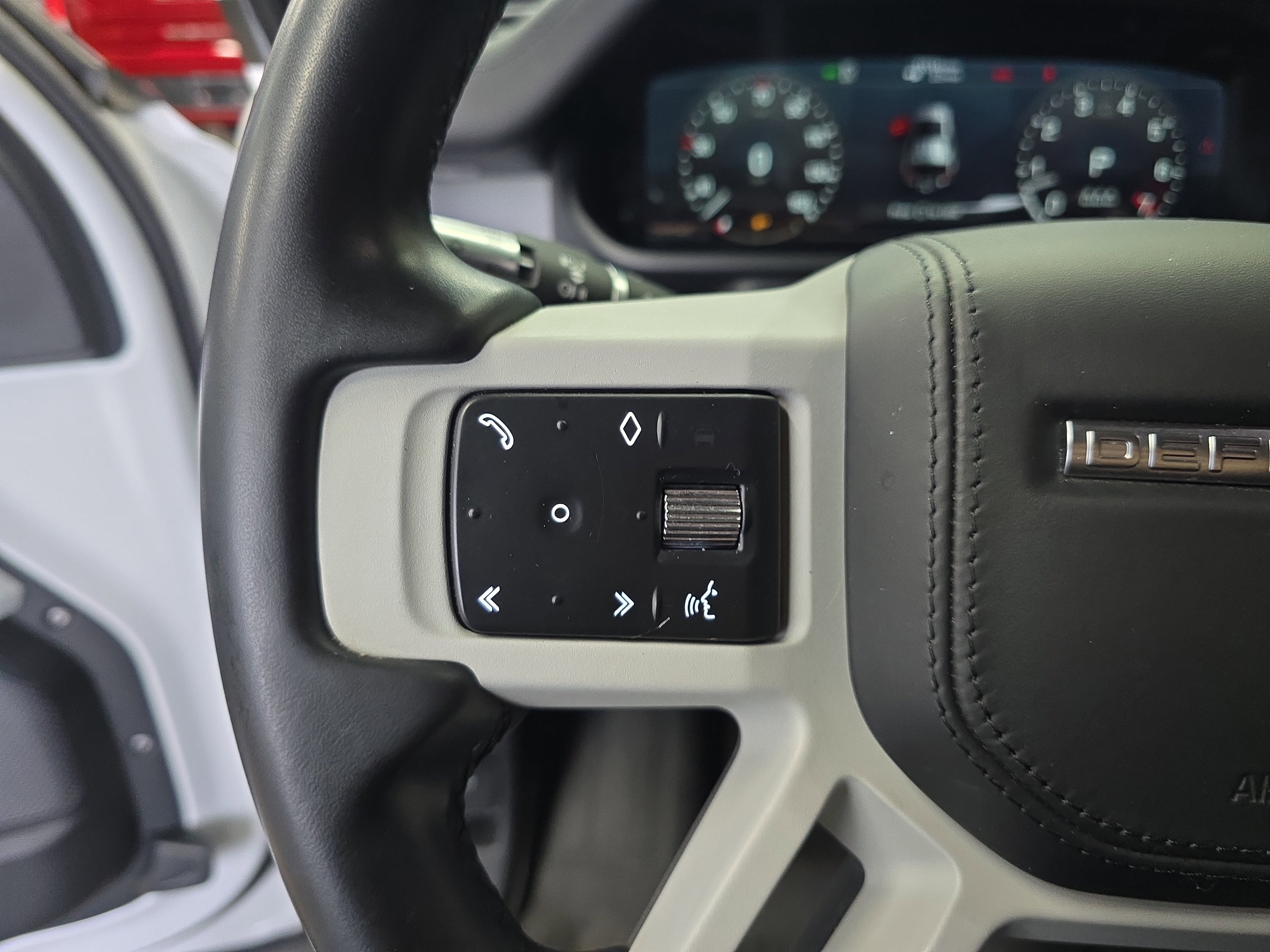 Used 2022 Land Rover Defender 110 X-Dynamic HSE AWD/4WD image 16