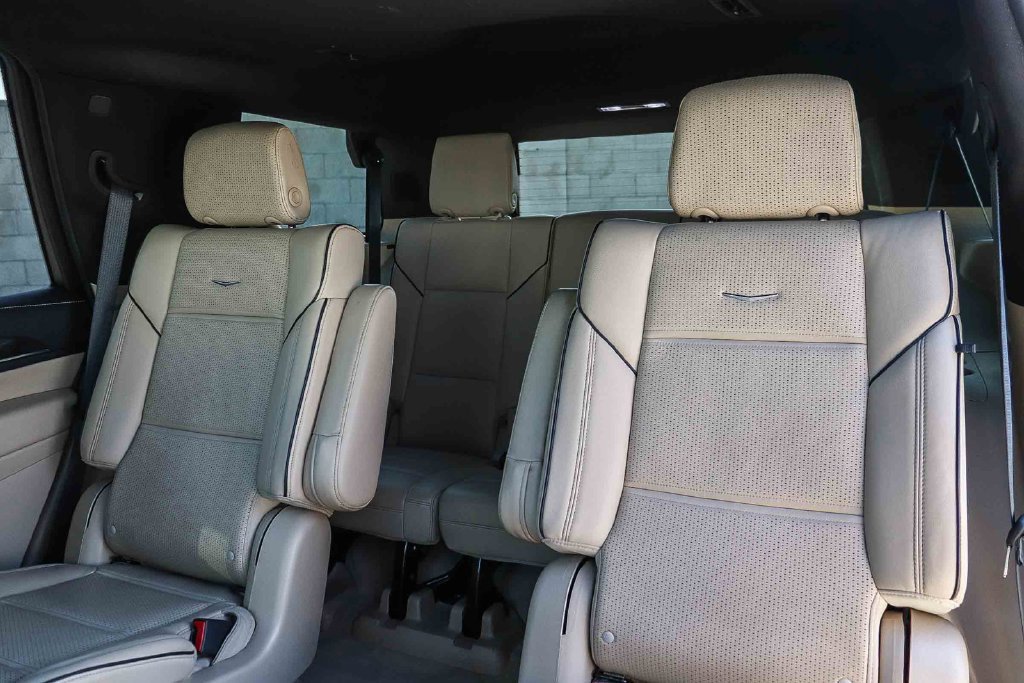 Used 2023 Cadillac Escalade Premium Luxury w/ Performance Package AWD/4WD image 20
