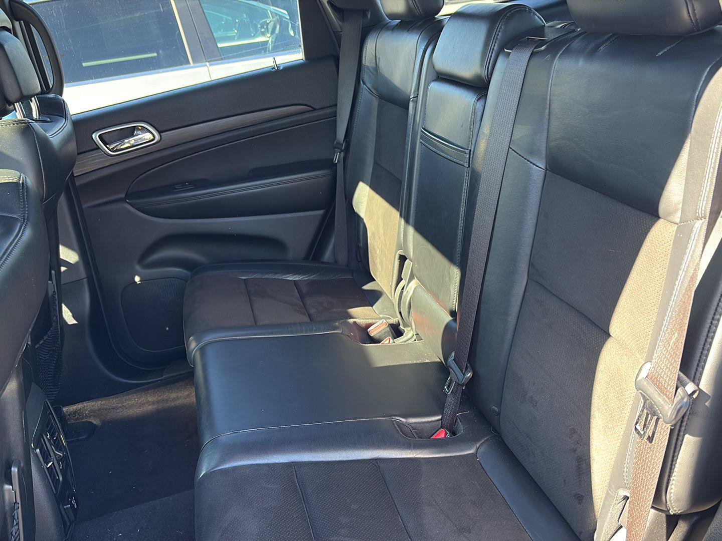 Used 2019 Jeep Grand Cherokee Altitude AWD/4WD image 14
