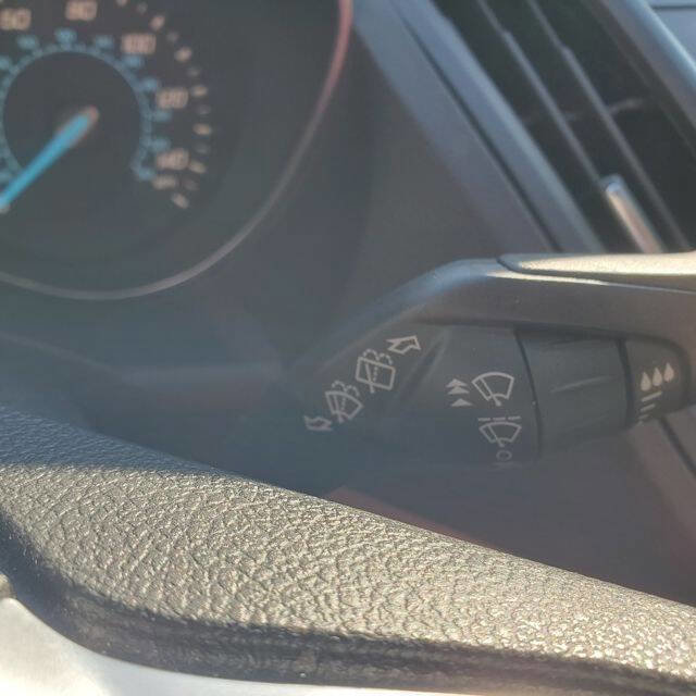 Used 2015 Ford Escape SE image 25