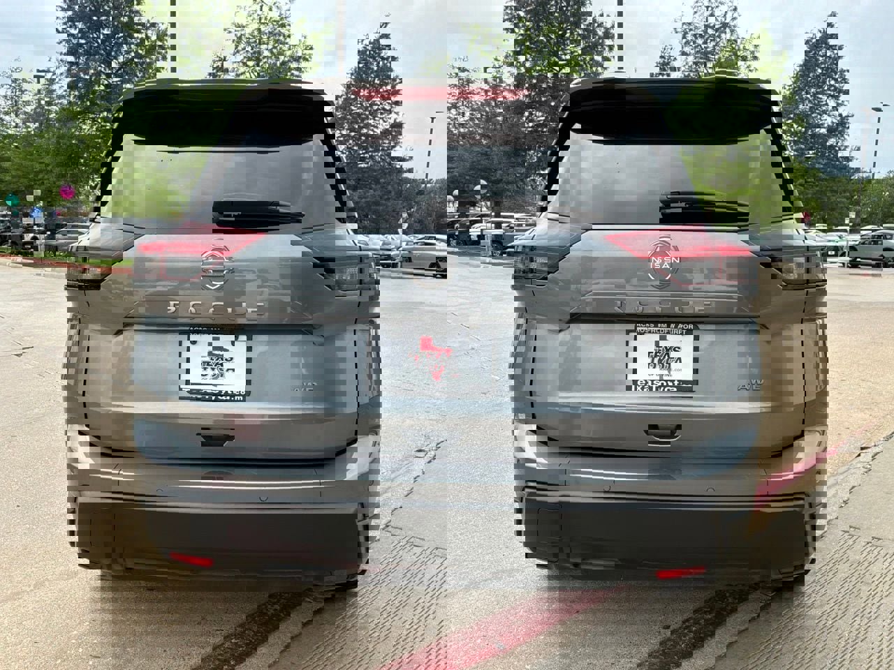 Used 2025 Nissan Rogue SV image 6