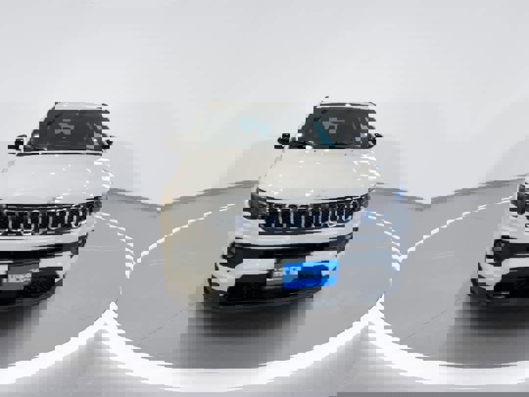 Used 2024 Jeep Compass Latitude image 3