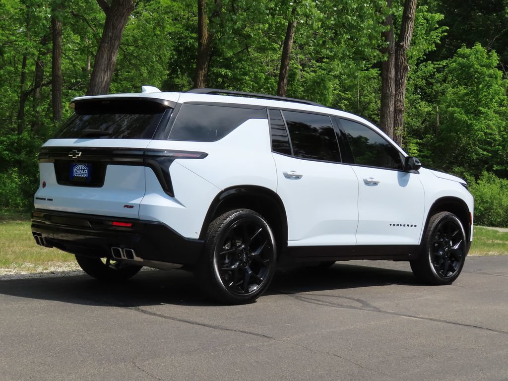 Certified 2026 Chevrolet Traverse RS w/ LPO, Floor Liner Package AWD/4WD image 3