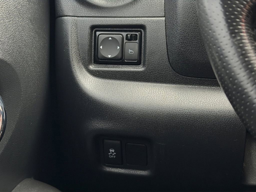 Used 2015 Nissan Versa Note SR image 19