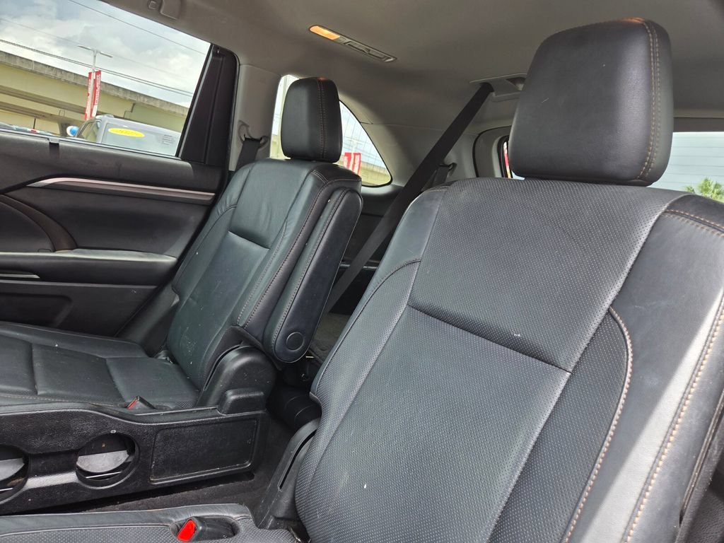 Used 2019 Toyota Highlander Limited FWD image 25