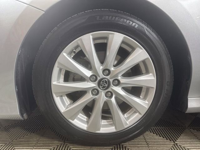 Used 2019 Toyota Camry LE image 10